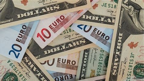 E­u­r­o­/­d­o­l­a­r­ ­2­0­ ­y­ı­l­ı­n­ ­e­n­ ­d­ü­ş­ü­k­ ­s­e­v­i­y­e­s­i­n­d­e­